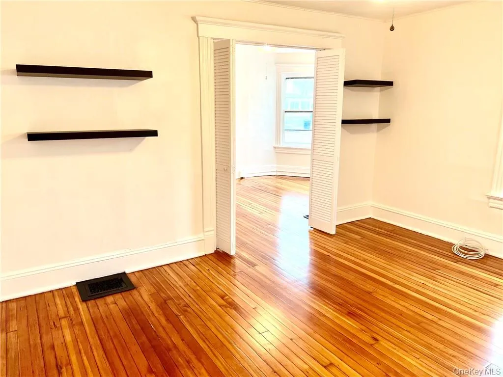 1 Dewitt Street, Middletown, NY, 3 Bedrooms Bedrooms, 6 Rooms Rooms,1 BathroomBathrooms,Residential Lease,For Rent,Dewitt,0,1049889 1 Dewitt Street, Middletown, NY, 3 Bedrooms Bedrooms, 6 Rooms Rooms,1 BathroomBathrooms,Residential Lease,For Rent,Dewitt,0,1049889