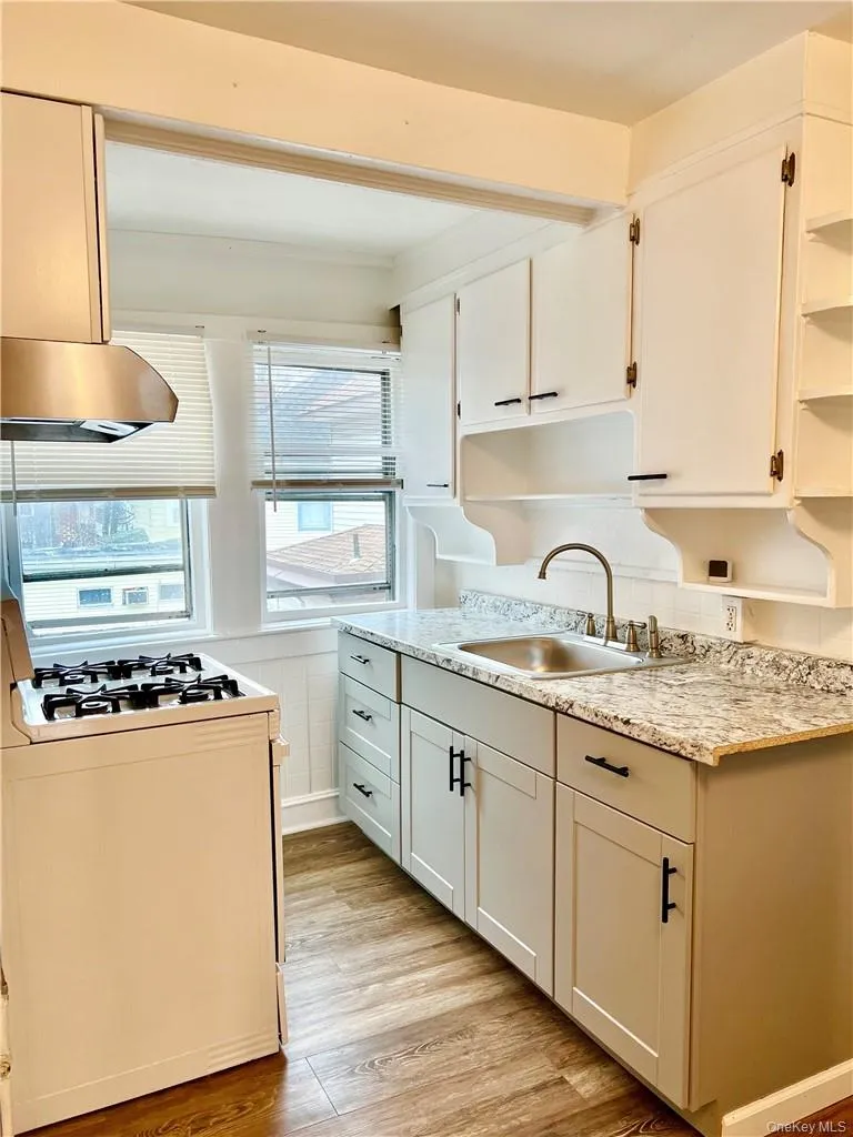 1 Dewitt Street, Middletown, NY, 3 Bedrooms Bedrooms, 6 Rooms Rooms,1 BathroomBathrooms,Residential Lease,For Rent,Dewitt,0,1049889 1 Dewitt Street, Middletown, NY, 3 Bedrooms Bedrooms, 6 Rooms Rooms,1 BathroomBathrooms,Residential Lease,For Rent,Dewitt,0,1049889