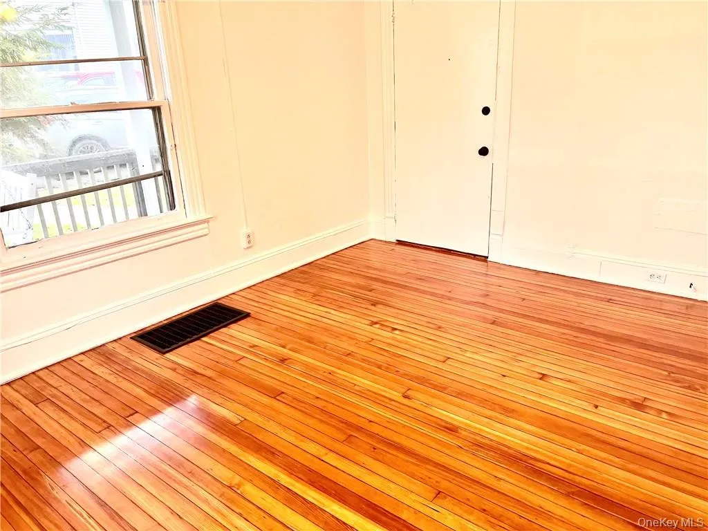 1 Dewitt Street, Middletown, NY, 3 Bedrooms Bedrooms, 6 Rooms Rooms,1 BathroomBathrooms,Residential Lease,For Rent,Dewitt,0,1049889 1 Dewitt Street, Middletown, NY, 3 Bedrooms Bedrooms, 6 Rooms Rooms,1 BathroomBathrooms,Residential Lease,For Rent,Dewitt,0,1049889