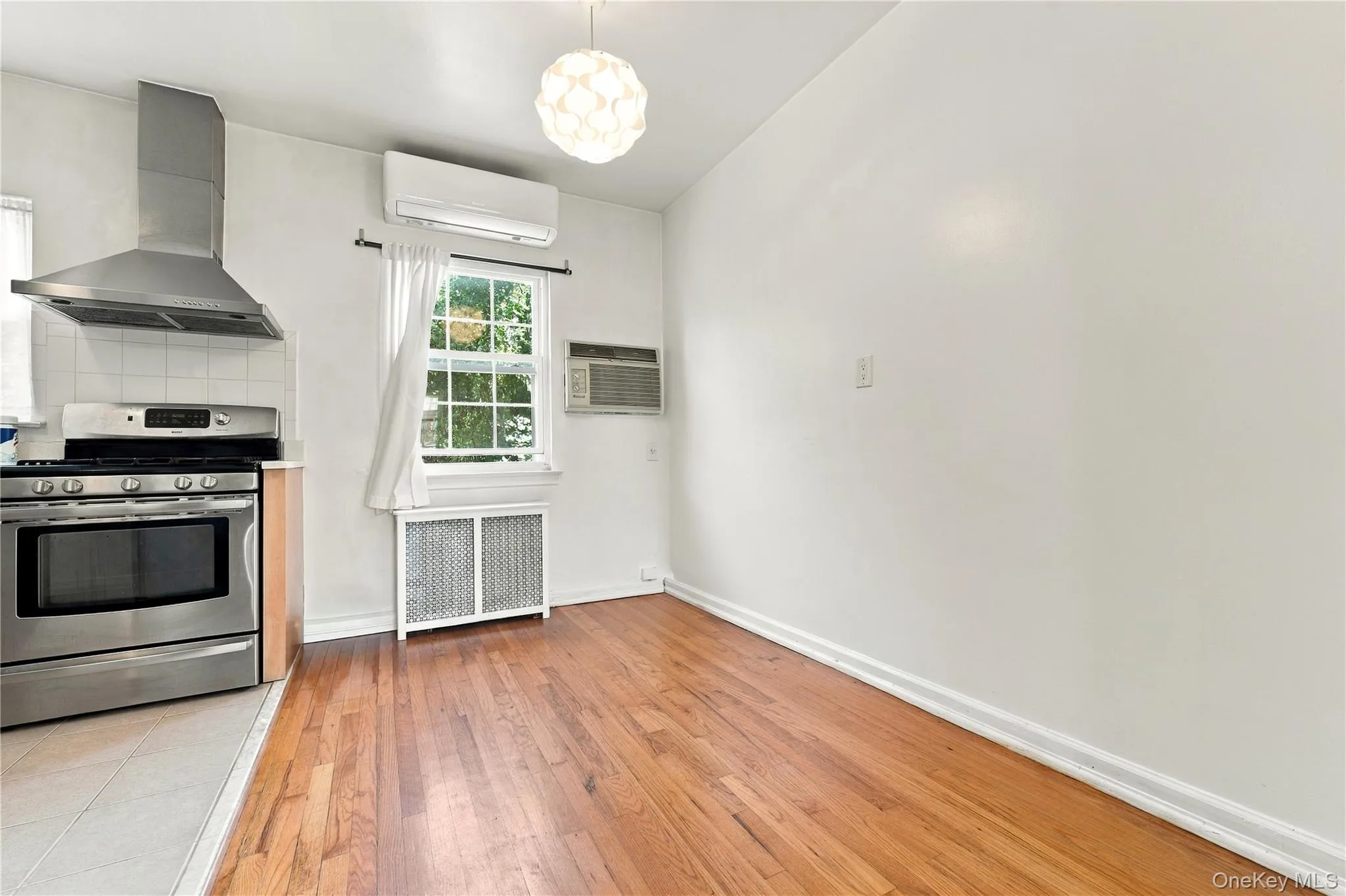 7351 Utopia Parkway, New York, NY, 2 Bedrooms Bedrooms, 7 Rooms Rooms,2 BathroomsBathrooms,Residential,For Rent,Utopia,0,1049895 7351 Utopia Parkway, New York, NY, 2 Bedrooms Bedrooms, 7 Rooms Rooms,2 BathroomsBathrooms,Residential,For Rent,Utopia,0,1049895