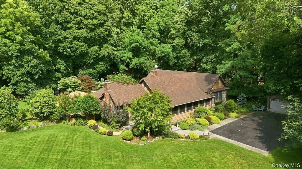 2064 Country Road, Riverhead, NY, 4 Bedrooms Bedrooms, 8 Rooms Rooms,2 BathroomsBathrooms,Residential,For Rent,Country,0,1049897 2064 Country Road, Riverhead, NY, 4 Bedrooms Bedrooms, 8 Rooms Rooms,2 BathroomsBathrooms,Residential,For Rent,Country,0,1049897