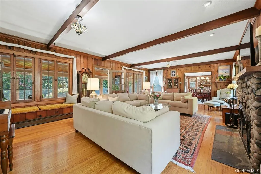 2064 Country Road, Riverhead, NY, 4 Bedrooms Bedrooms, 8 Rooms Rooms,2 BathroomsBathrooms,Residential,For Rent,Country,0,1049897 2064 Country Road, Riverhead, NY, 4 Bedrooms Bedrooms, 8 Rooms Rooms,2 BathroomsBathrooms,Residential,For Rent,Country,0,1049897