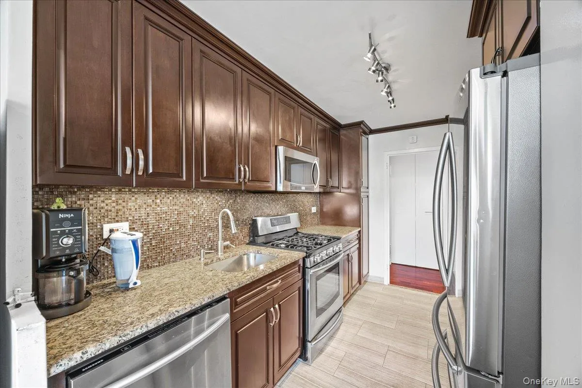 555 Kappock Street, New York, NY, 3 Bedrooms Bedrooms, 6 Rooms Rooms,2 BathroomsBathrooms,Residential,For Rent,Kappock,0,1049906 555 Kappock Street, New York, NY, 3 Bedrooms Bedrooms, 6 Rooms Rooms,2 BathroomsBathrooms,Residential,For Rent,Kappock,0,1049906