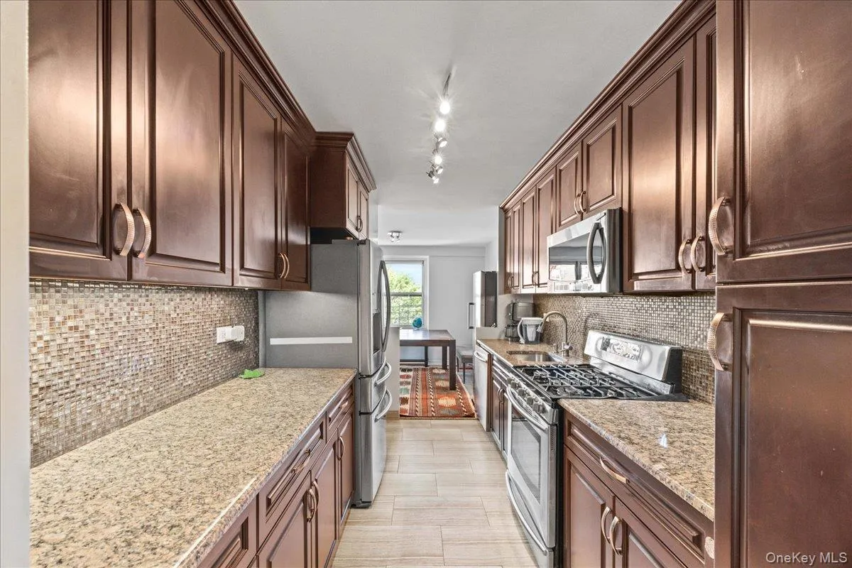 555 Kappock Street, New York, NY, 3 Bedrooms Bedrooms, 6 Rooms Rooms,2 BathroomsBathrooms,Residential,For Rent,Kappock,0,1049906 555 Kappock Street, New York, NY, 3 Bedrooms Bedrooms, 6 Rooms Rooms,2 BathroomsBathrooms,Residential,For Rent,Kappock,0,1049906
