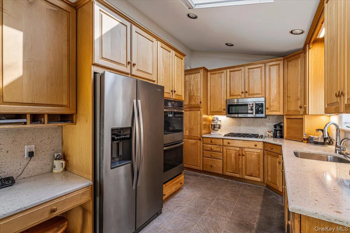 45 Driftwood Drive, North Hempstead, NY, 4 Bedrooms Bedrooms, 8 Rooms Rooms,2 BathroomsBathrooms,Residential,For Rent,Driftwood,0,1049907 45 Driftwood Drive, North Hempstead, NY, 4 Bedrooms Bedrooms, 8 Rooms Rooms,2 BathroomsBathrooms,Residential,For Rent,Driftwood,0,1049907