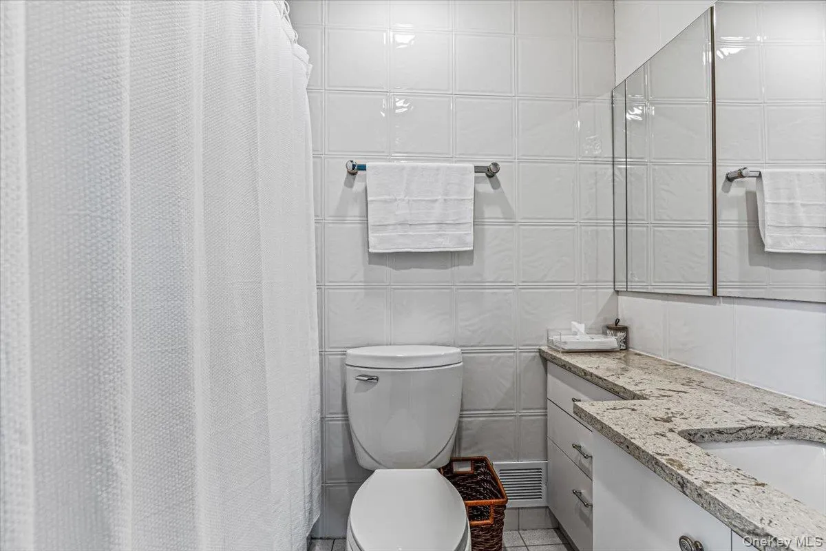 45 Driftwood Drive, North Hempstead, NY, 4 Bedrooms Bedrooms, 8 Rooms Rooms,2 BathroomsBathrooms,Residential,For Rent,Driftwood,0,1049907 45 Driftwood Drive, North Hempstead, NY, 4 Bedrooms Bedrooms, 8 Rooms Rooms,2 BathroomsBathrooms,Residential,For Rent,Driftwood,0,1049907