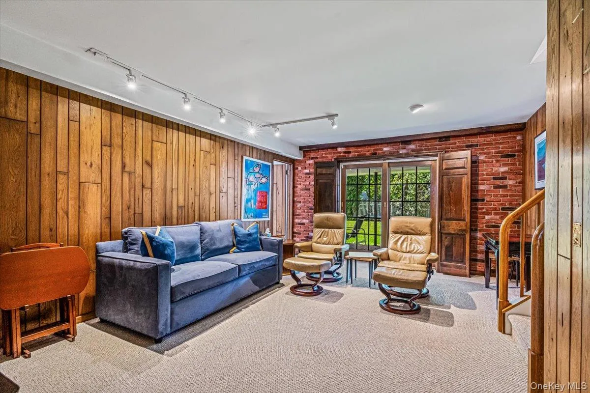 45 Driftwood Drive, North Hempstead, NY, 4 Bedrooms Bedrooms, 8 Rooms Rooms,2 BathroomsBathrooms,Residential,For Rent,Driftwood,0,1049907 45 Driftwood Drive, North Hempstead, NY, 4 Bedrooms Bedrooms, 8 Rooms Rooms,2 BathroomsBathrooms,Residential,For Rent,Driftwood,0,1049907