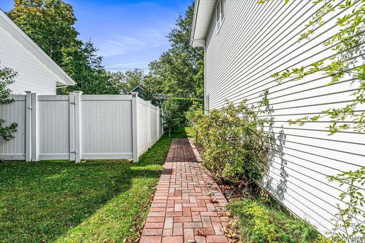 45 Driftwood Drive, North Hempstead, NY, 4 Bedrooms Bedrooms, 8 Rooms Rooms,2 BathroomsBathrooms,Residential,For Rent,Driftwood,0,1049907 45 Driftwood Drive, North Hempstead, NY, 4 Bedrooms Bedrooms, 8 Rooms Rooms,2 BathroomsBathrooms,Residential,For Rent,Driftwood,0,1049907