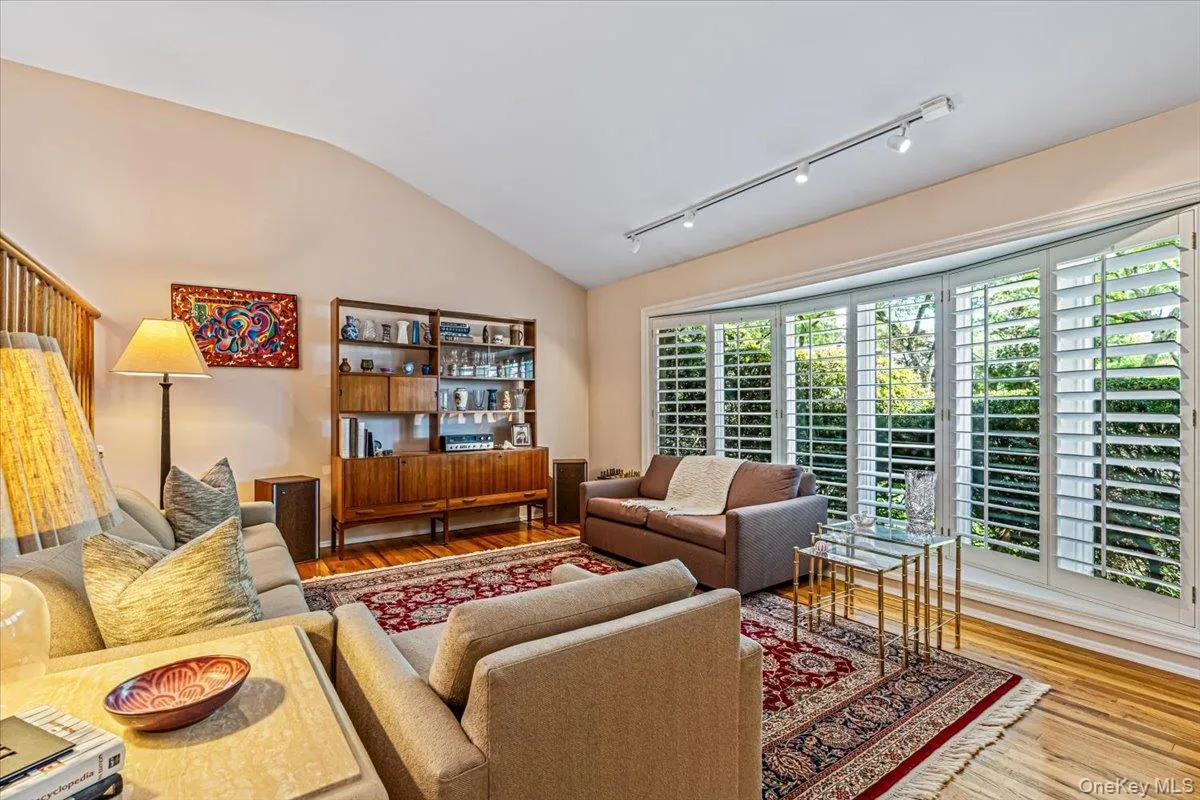 45 Driftwood Drive, North Hempstead, NY, 4 Bedrooms Bedrooms, 8 Rooms Rooms,2 BathroomsBathrooms,Residential,For Rent,Driftwood,0,1049907 45 Driftwood Drive, North Hempstead, NY, 4 Bedrooms Bedrooms, 8 Rooms Rooms,2 BathroomsBathrooms,Residential,For Rent,Driftwood,0,1049907