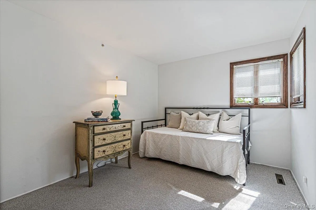 45 Driftwood Drive, North Hempstead, NY, 4 Bedrooms Bedrooms, 8 Rooms Rooms,2 BathroomsBathrooms,Residential,For Rent,Driftwood,0,1049907 45 Driftwood Drive, North Hempstead, NY, 4 Bedrooms Bedrooms, 8 Rooms Rooms,2 BathroomsBathrooms,Residential,For Rent,Driftwood,0,1049907