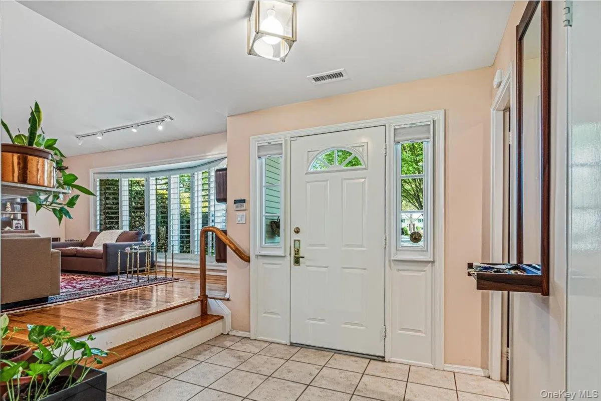 45 Driftwood Drive, North Hempstead, NY, 4 Bedrooms Bedrooms, 8 Rooms Rooms,2 BathroomsBathrooms,Residential,For Rent,Driftwood,0,1049907 45 Driftwood Drive, North Hempstead, NY, 4 Bedrooms Bedrooms, 8 Rooms Rooms,2 BathroomsBathrooms,Residential,For Rent,Driftwood,0,1049907