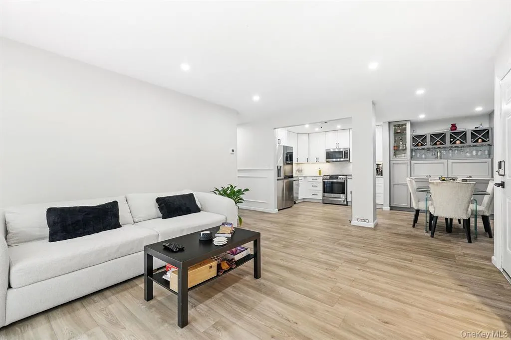 18 Huntington Circle, Peekskill, NY, 2 Bedrooms Bedrooms, 5 Rooms Rooms,2 BathroomsBathrooms,Residential Lease,For Rent,Huntington,0,1049920 18 Huntington Circle, Peekskill, NY, 2 Bedrooms Bedrooms, 5 Rooms Rooms,2 BathroomsBathrooms,Residential Lease,For Rent,Huntington,0,1049920