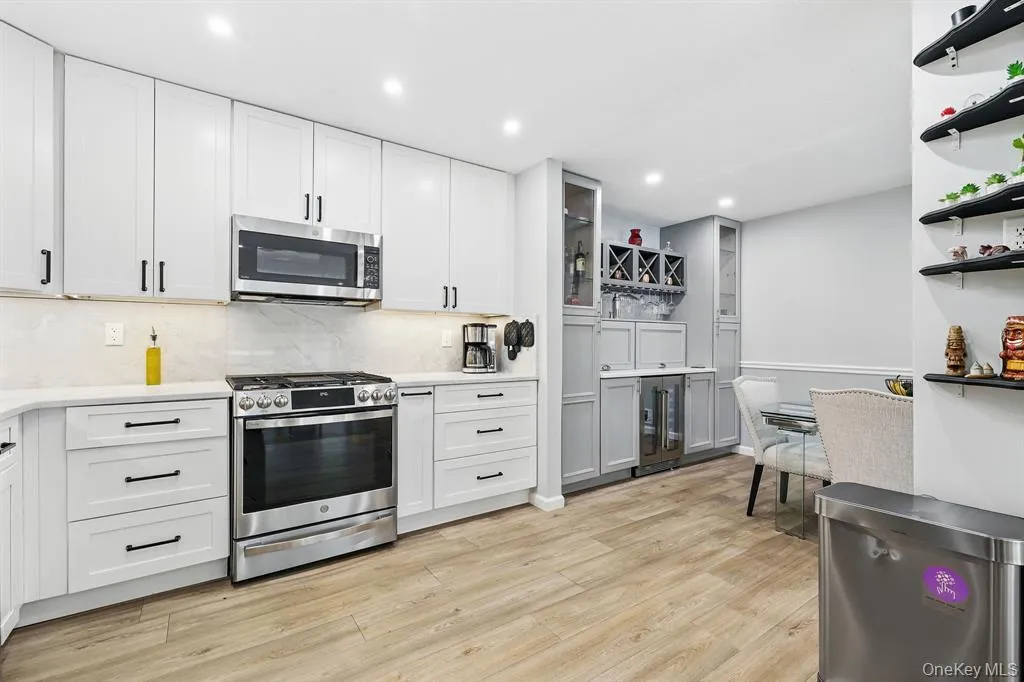 18 Huntington Circle, Peekskill, NY, 2 Bedrooms Bedrooms, 5 Rooms Rooms,2 BathroomsBathrooms,Residential Lease,For Rent,Huntington,0,1049920 18 Huntington Circle, Peekskill, NY, 2 Bedrooms Bedrooms, 5 Rooms Rooms,2 BathroomsBathrooms,Residential Lease,For Rent,Huntington,0,1049920