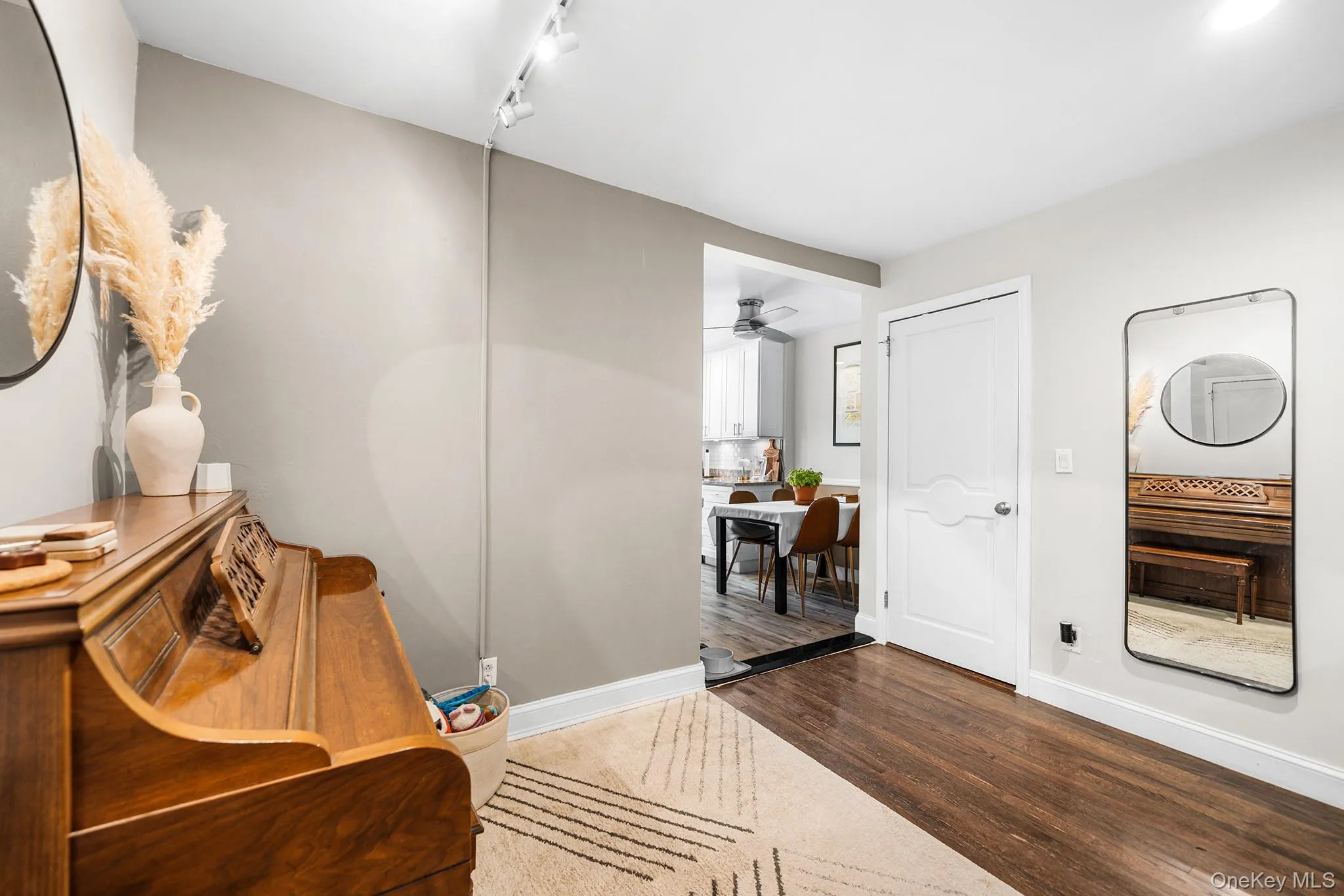 230-04 Kingsbury Avenue, New York, NY, 1 Bedroom Bedrooms, 3 Rooms Rooms,1 BathroomBathrooms,Residential,For Rent,Kingsbury,0,1049932 230-04 Kingsbury Avenue, New York, NY, 1 Bedroom Bedrooms, 3 Rooms Rooms,1 BathroomBathrooms,Residential,For Rent,Kingsbury,0,1049932