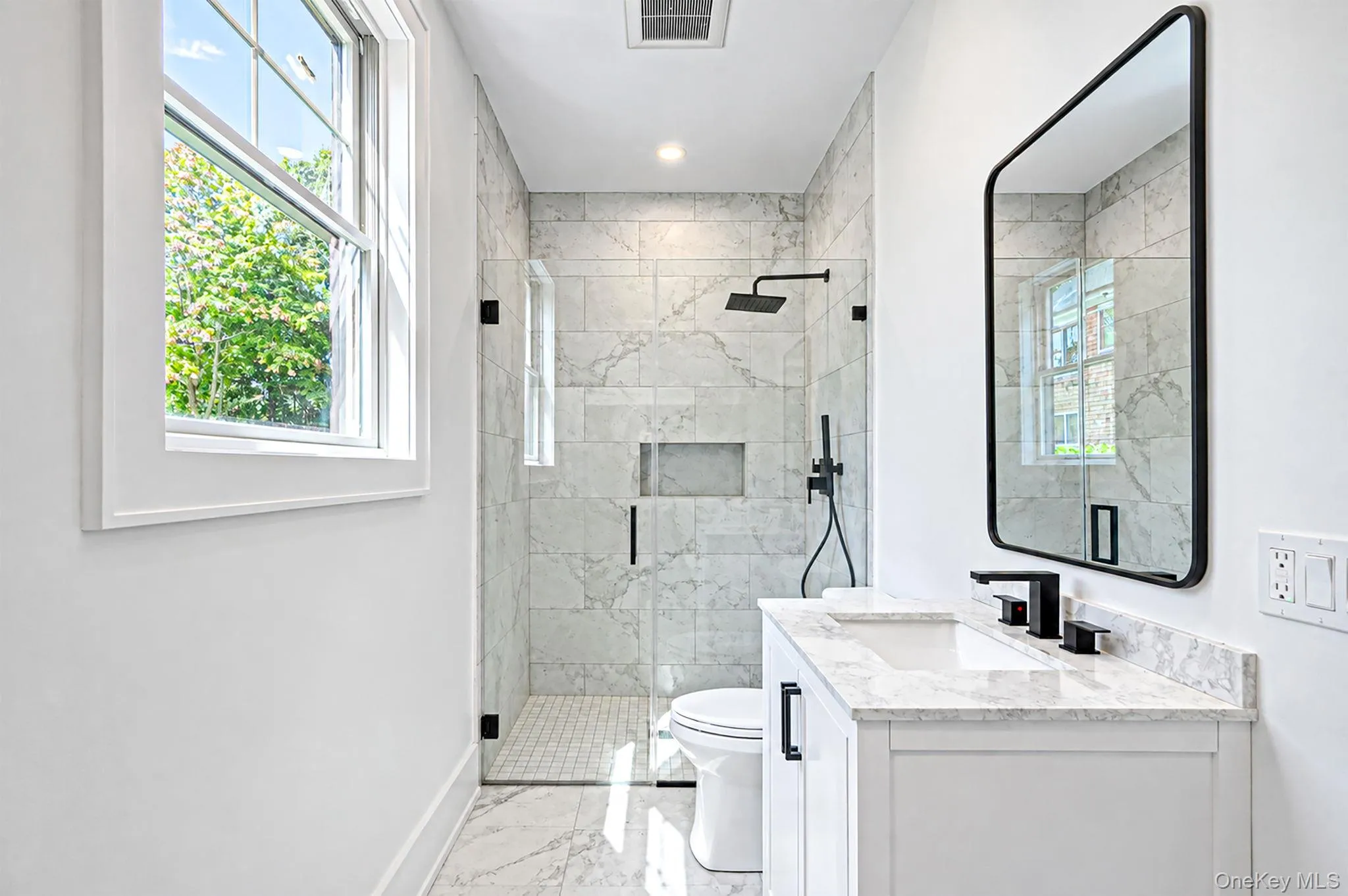 En Suite to 2nd bedroom En Suite to 2nd bedroom