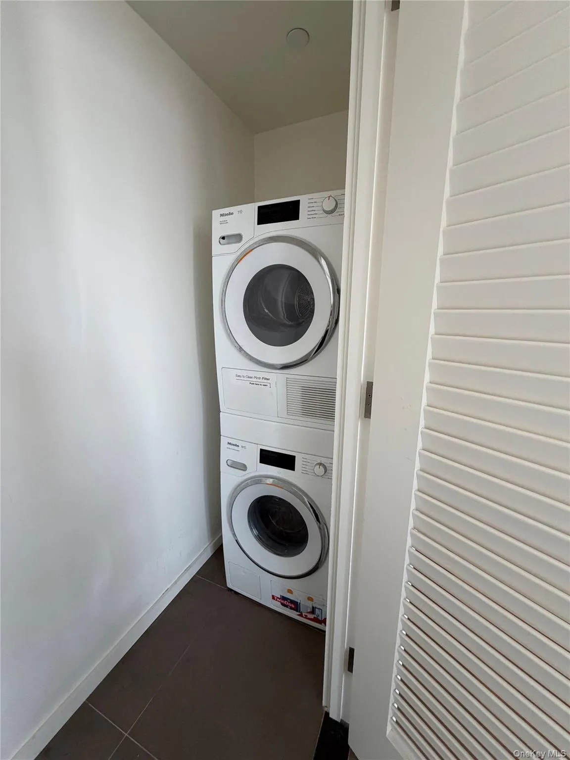 133-36 37th Avenue, New York, NY, 1 Bedroom Bedrooms, 3 Rooms Rooms,1 BathroomBathrooms,Residential,For Rent,37th,0,1049945 133-36 37th Avenue, New York, NY, 1 Bedroom Bedrooms, 3 Rooms Rooms,1 BathroomBathrooms,Residential,For Rent,37th,0,1049945