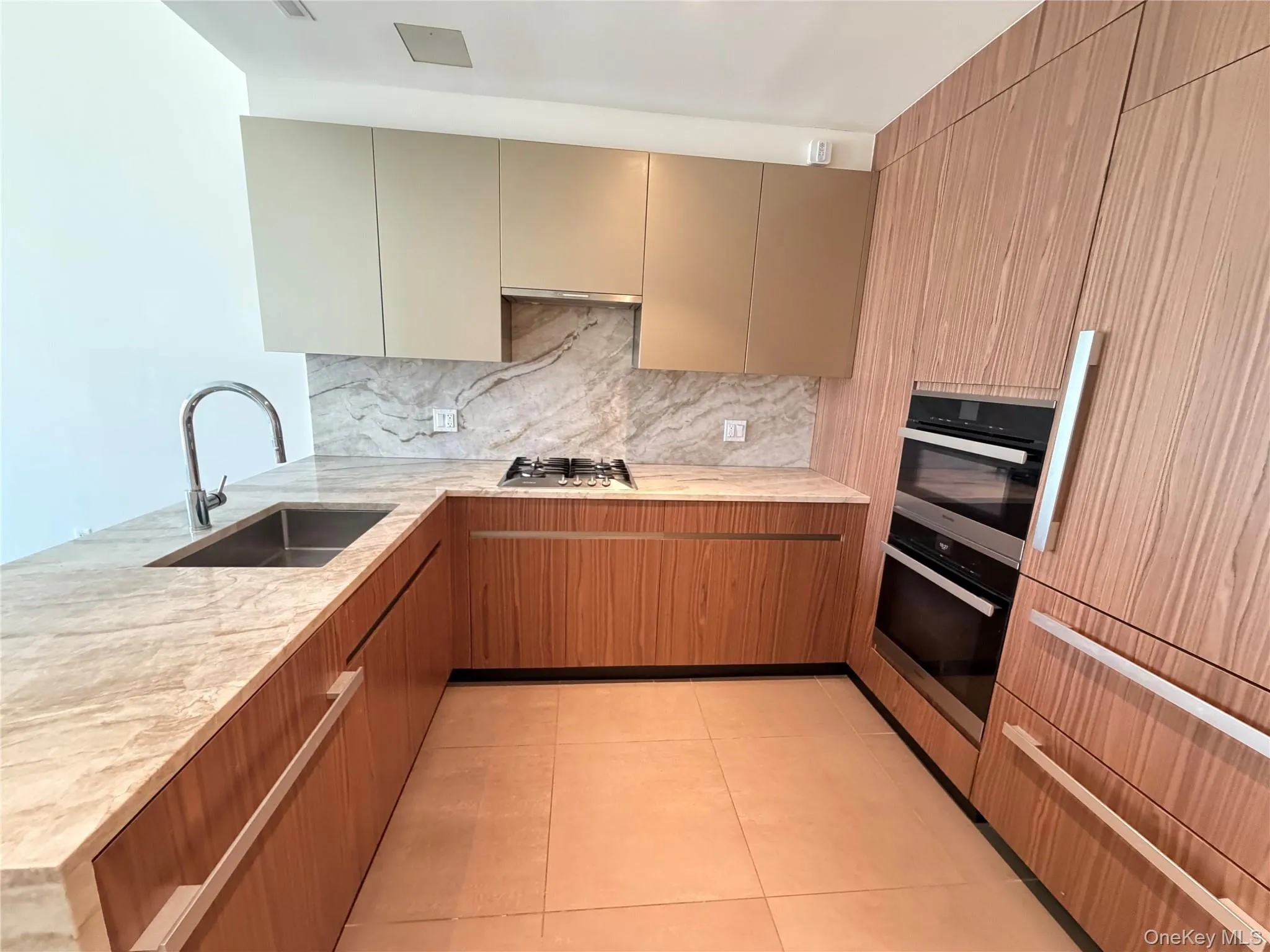 133-36 37th Avenue, New York, NY, 1 Bedroom Bedrooms, 3 Rooms Rooms,1 BathroomBathrooms,Residential,For Rent,37th,0,1049945 133-36 37th Avenue, New York, NY, 1 Bedroom Bedrooms, 3 Rooms Rooms,1 BathroomBathrooms,Residential,For Rent,37th,0,1049945