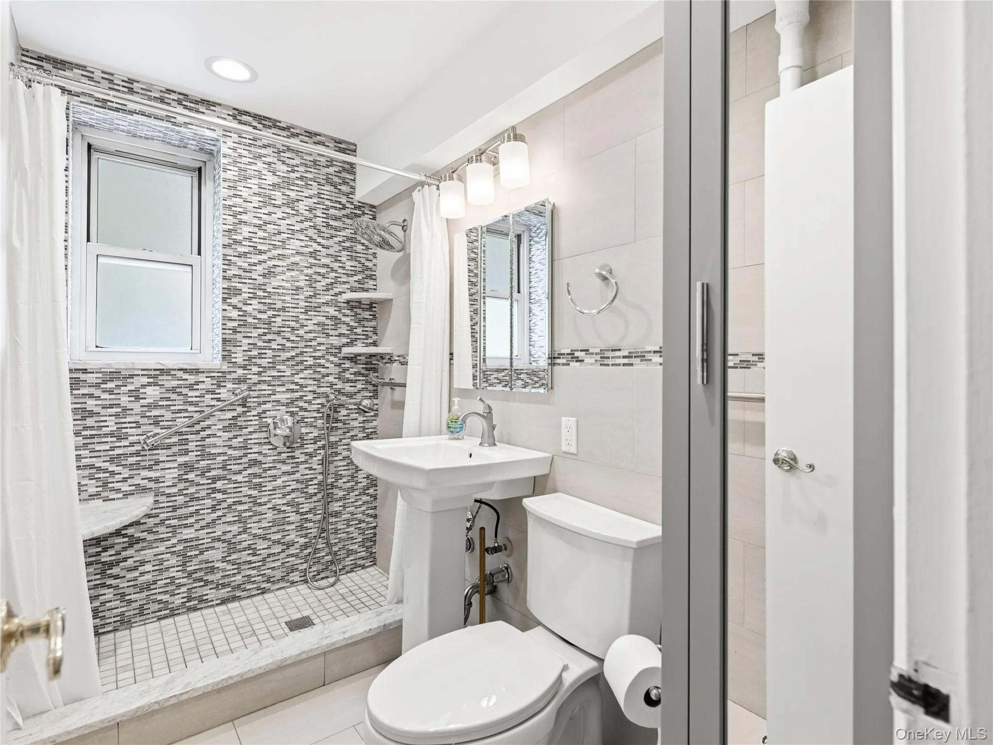1850 211th Street, New York, NY, 1 Bedroom Bedrooms, 2 Rooms Rooms,1 BathroomBathrooms,Residential,For Rent,211th,0,1049951 1850 211th Street, New York, NY, 1 Bedroom Bedrooms, 2 Rooms Rooms,1 BathroomBathrooms,Residential,For Rent,211th,0,1049951
