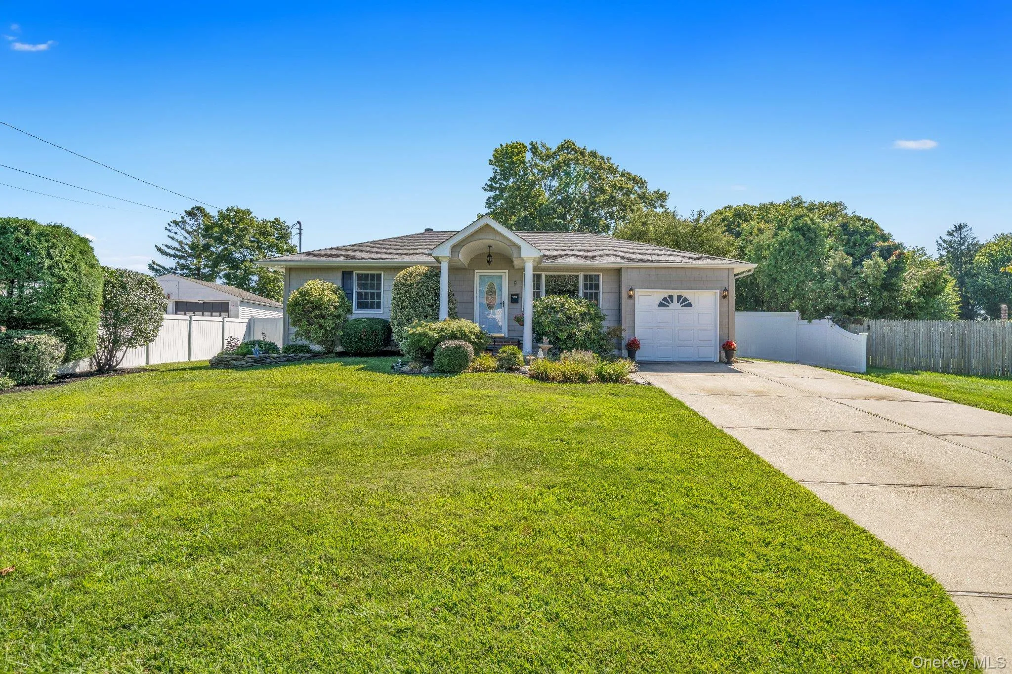 9 Anson Lane, Islip, NY, 3 Bedrooms Bedrooms, 9 Rooms Rooms,1 BathroomBathrooms,Residential,For Rent,Anson,0,1049952 9 Anson Lane, Islip, NY, 3 Bedrooms Bedrooms, 9 Rooms Rooms,1 BathroomBathrooms,Residential,For Rent,Anson,0,1049952
