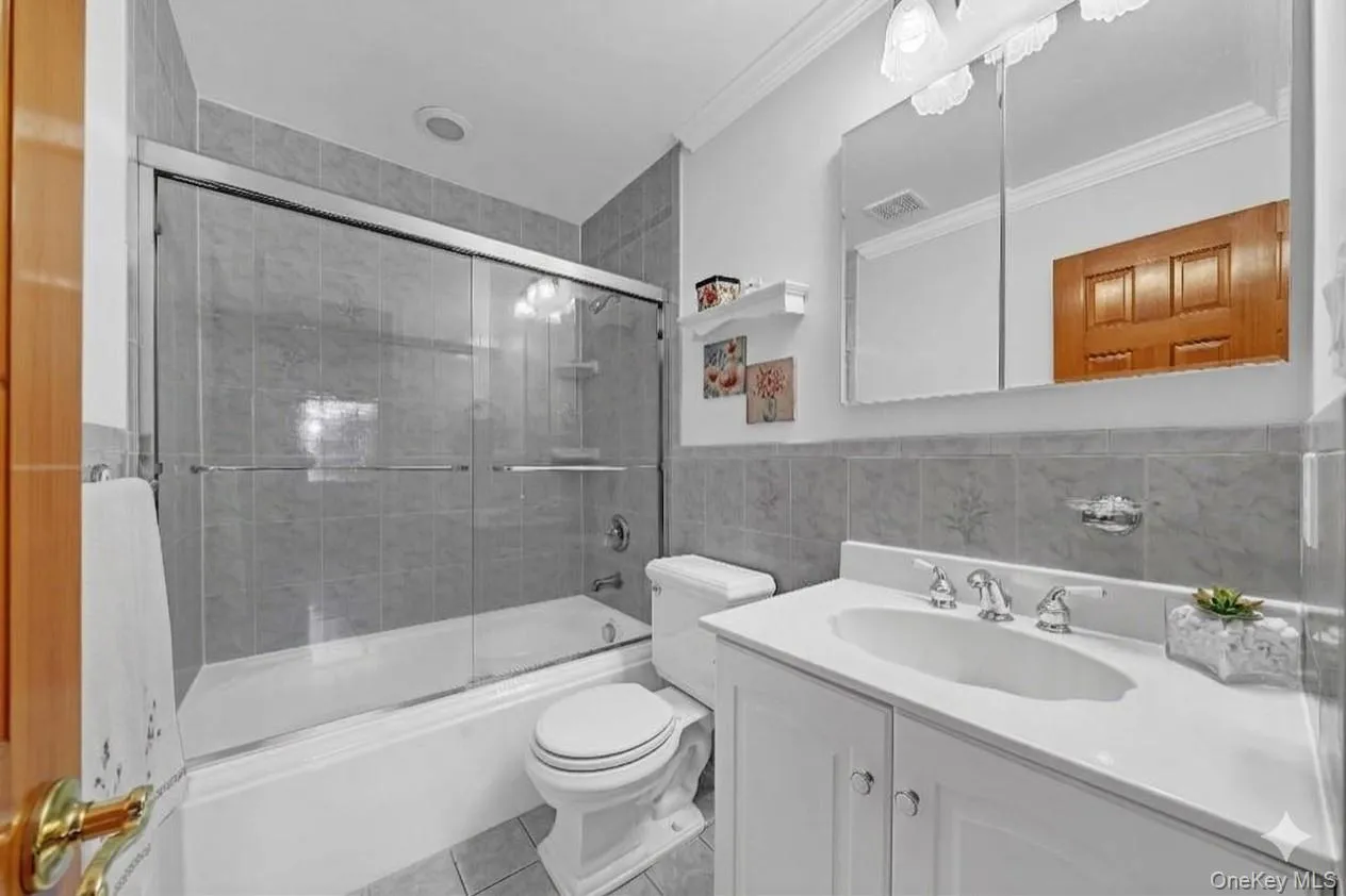 9 Anson Lane, Islip, NY, 3 Bedrooms Bedrooms, 9 Rooms Rooms,1 BathroomBathrooms,Residential,For Rent,Anson,0,1049952 9 Anson Lane, Islip, NY, 3 Bedrooms Bedrooms, 9 Rooms Rooms,1 BathroomBathrooms,Residential,For Rent,Anson,0,1049952