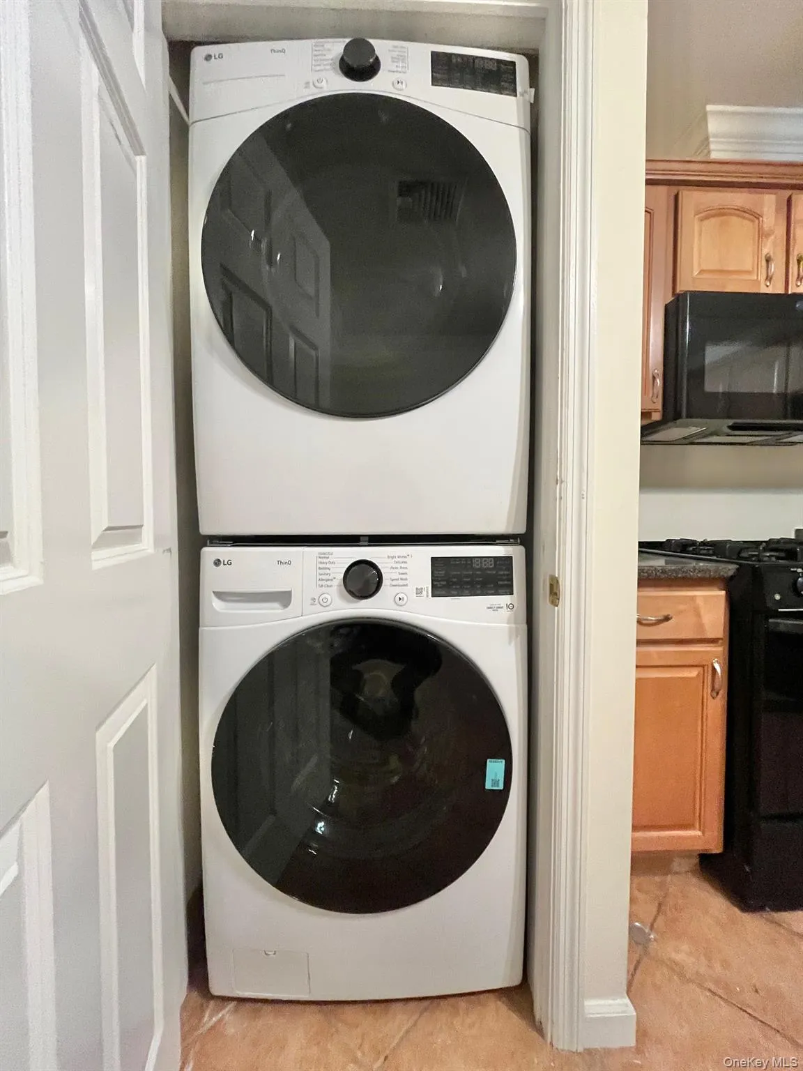 Brand new washer/dryer stackable. Brand new washer/dryer stackable.