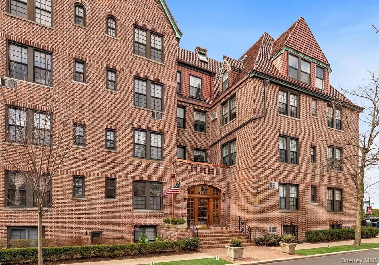 6 Burns Street, New York, NY, 2 Bedrooms Bedrooms, 4 Rooms Rooms,1 BathroomBathrooms,Residential,For Rent,Burns,0,1049957 6 Burns Street, New York, NY, 2 Bedrooms Bedrooms, 4 Rooms Rooms,1 BathroomBathrooms,Residential,For Rent,Burns,0,1049957