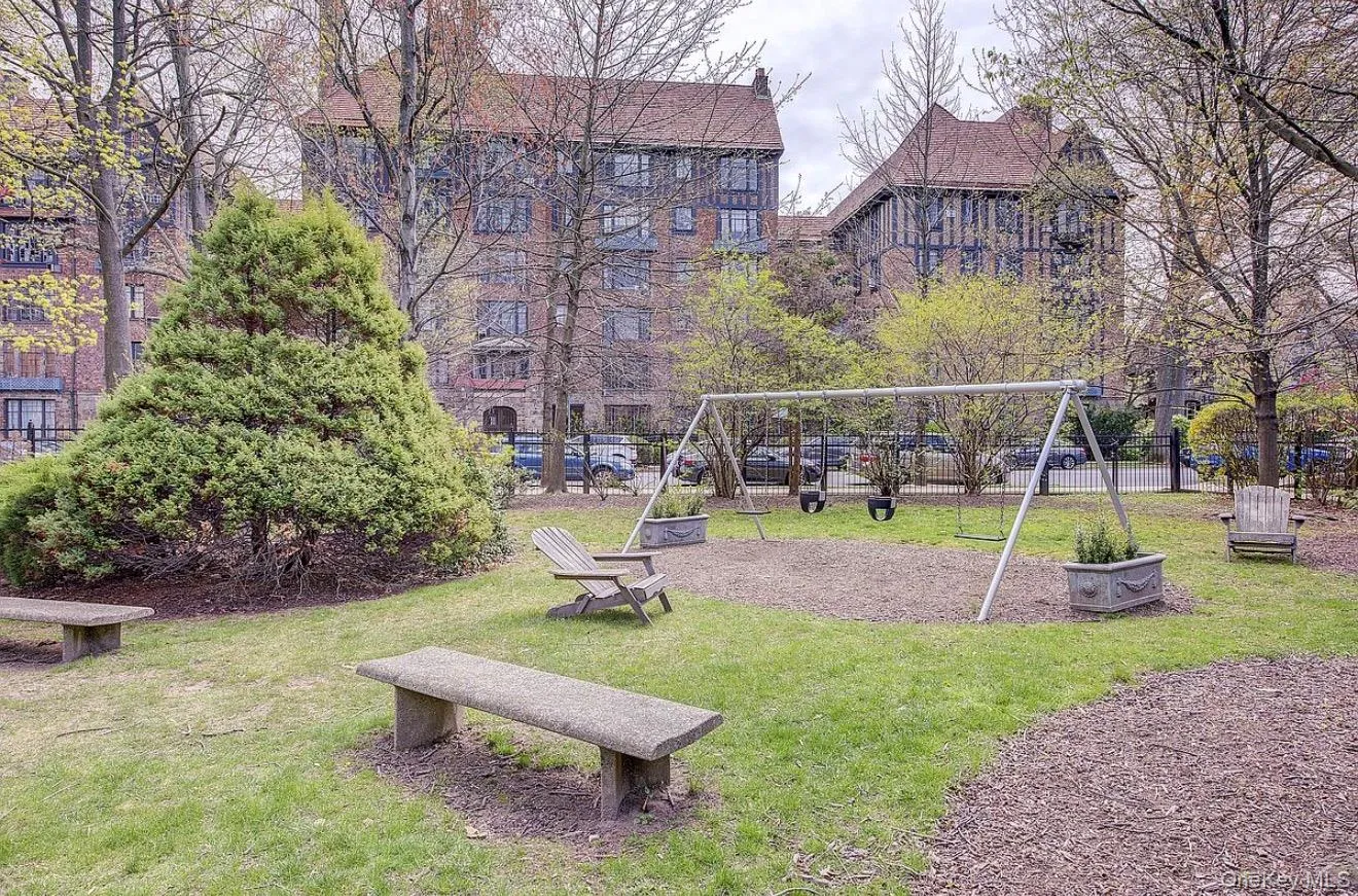 6 Burns Street, New York, NY, 2 Bedrooms Bedrooms, 4 Rooms Rooms,1 BathroomBathrooms,Residential,For Rent,Burns,0,1049957 6 Burns Street, New York, NY, 2 Bedrooms Bedrooms, 4 Rooms Rooms,1 BathroomBathrooms,Residential,For Rent,Burns,0,1049957