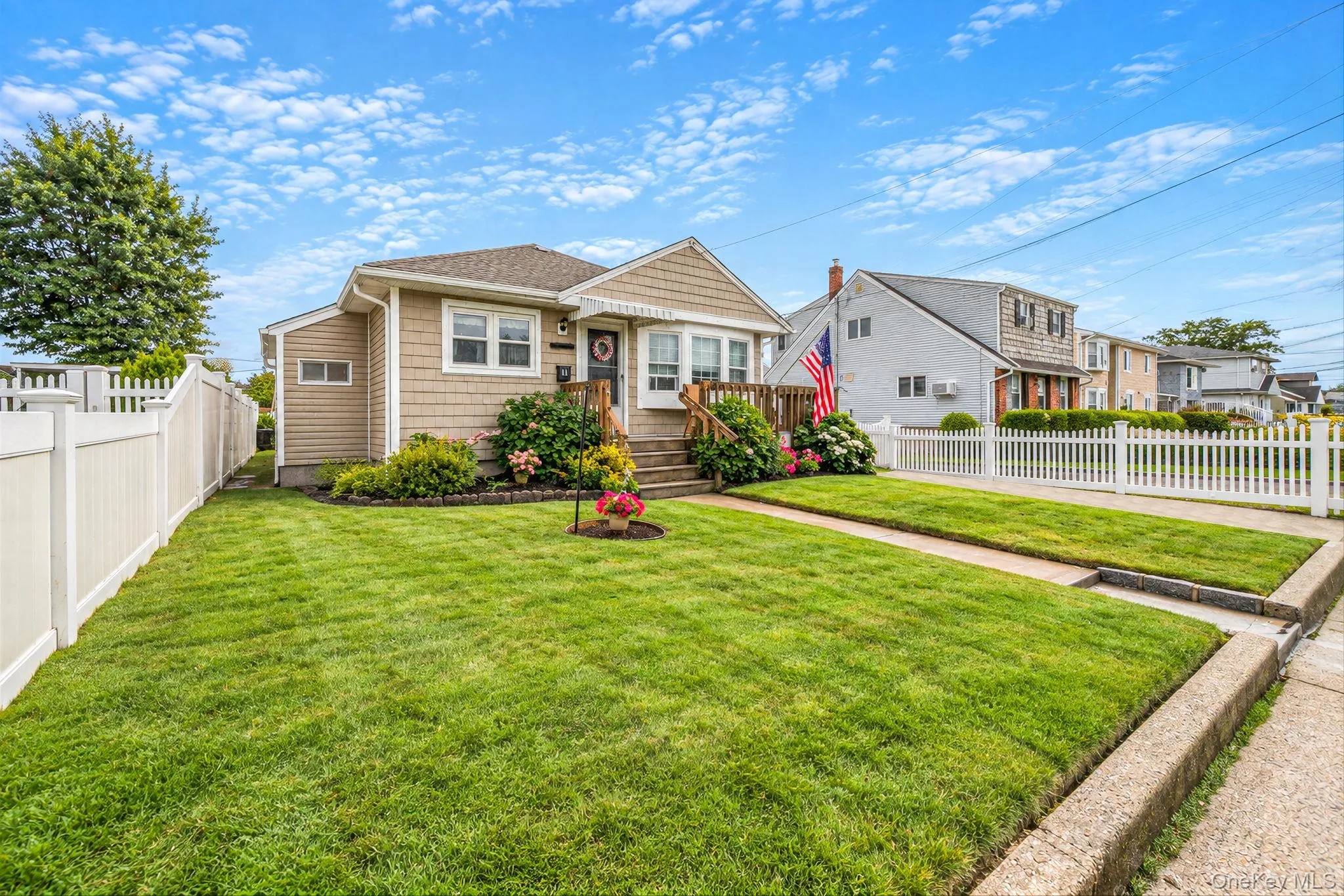 11 Hollywood Avenue, Babylon, NY, 3 Bedrooms Bedrooms, 6 Rooms Rooms,1 BathroomBathrooms,Residential,For Rent,Hollywood,0,1049967 11 Hollywood Avenue, Babylon, NY, 3 Bedrooms Bedrooms, 6 Rooms Rooms,1 BathroomBathrooms,Residential,For Rent,Hollywood,0,1049967