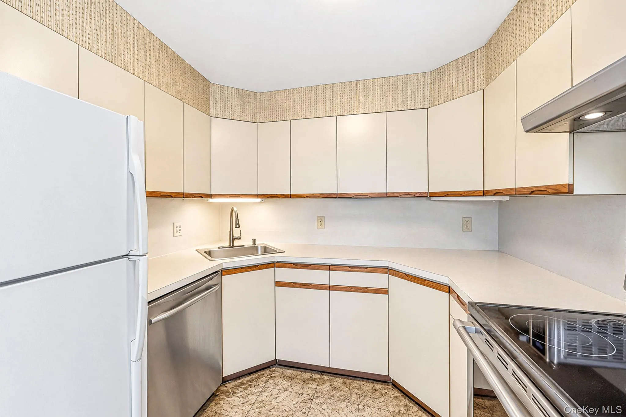 11 Hollywood Avenue, Babylon, NY, 3 Bedrooms Bedrooms, 6 Rooms Rooms,1 BathroomBathrooms,Residential,For Rent,Hollywood,0,1049967 11 Hollywood Avenue, Babylon, NY, 3 Bedrooms Bedrooms, 6 Rooms Rooms,1 BathroomBathrooms,Residential,For Rent,Hollywood,0,1049967