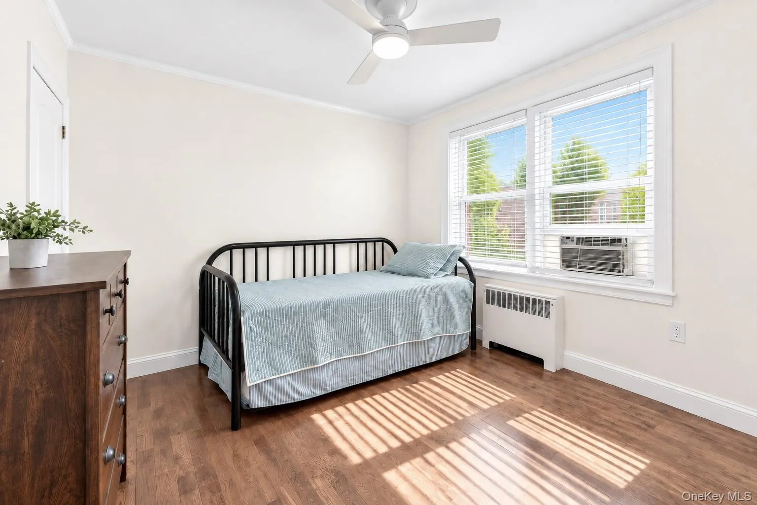 2nd Bedroom w. Large Windows 2nd Bedroom w. Large Windows