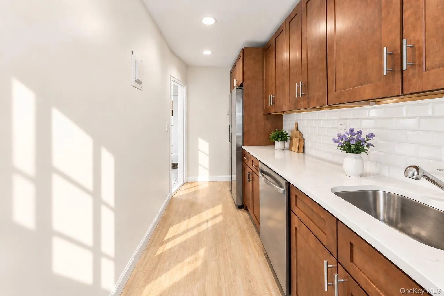 Shaker-Style Cabinets w. Soft Closing Doors/Drawers Shaker-Style Cabinets w. Soft Closing Doors/Drawers