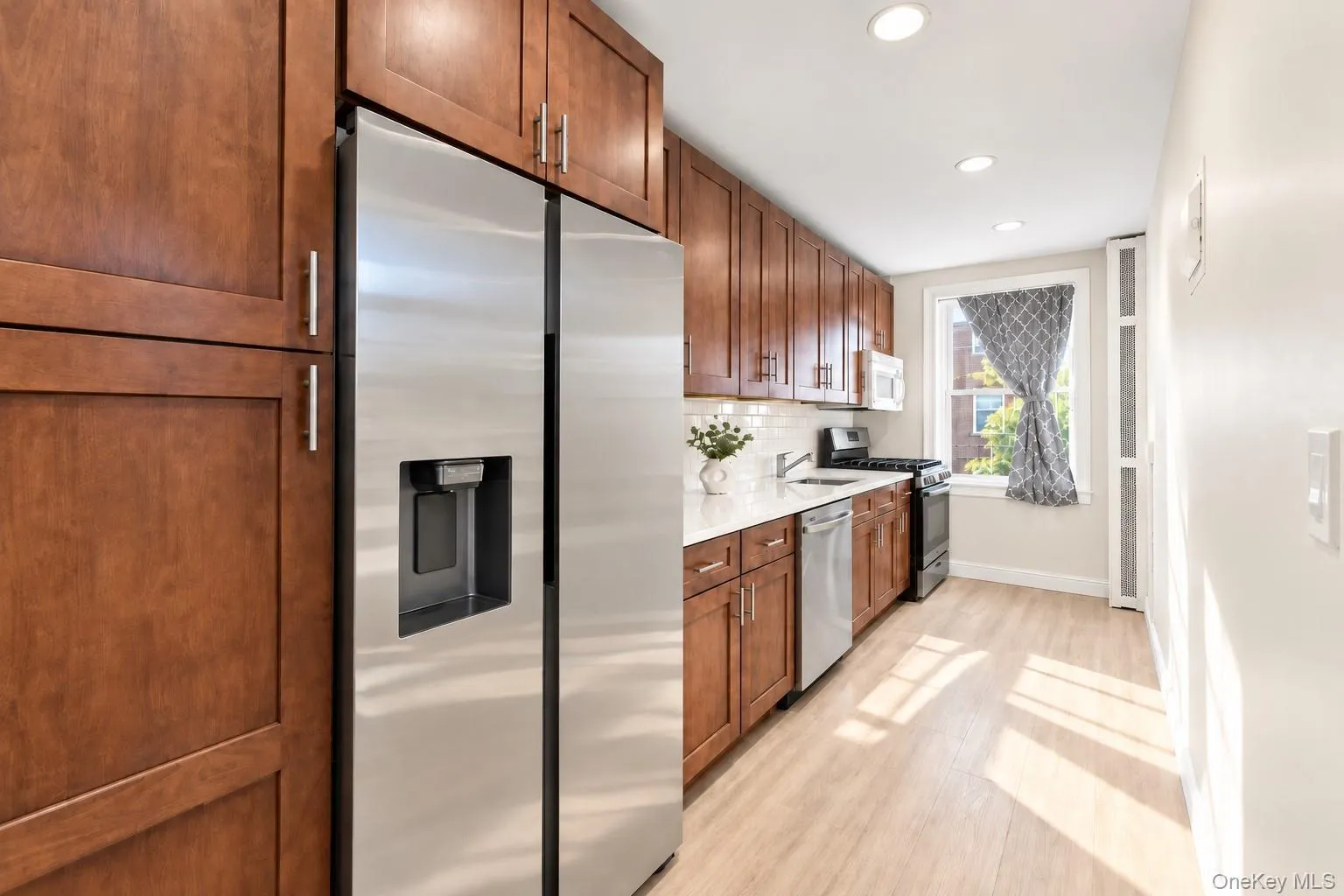 Updated Kitchen (2023) w. Stainless Steel Appliances Updated Kitchen (2023) w. Stainless Steel Appliances