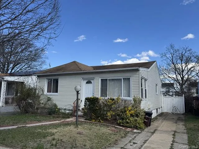 12137 237th Street, New York, NY, 3 Bedrooms Bedrooms, 5 Rooms Rooms,1 BathroomBathrooms,Residential,For Rent,237th,0,1049988 12137 237th Street, New York, NY, 3 Bedrooms Bedrooms, 5 Rooms Rooms,1 BathroomBathrooms,Residential,For Rent,237th,0,1049988