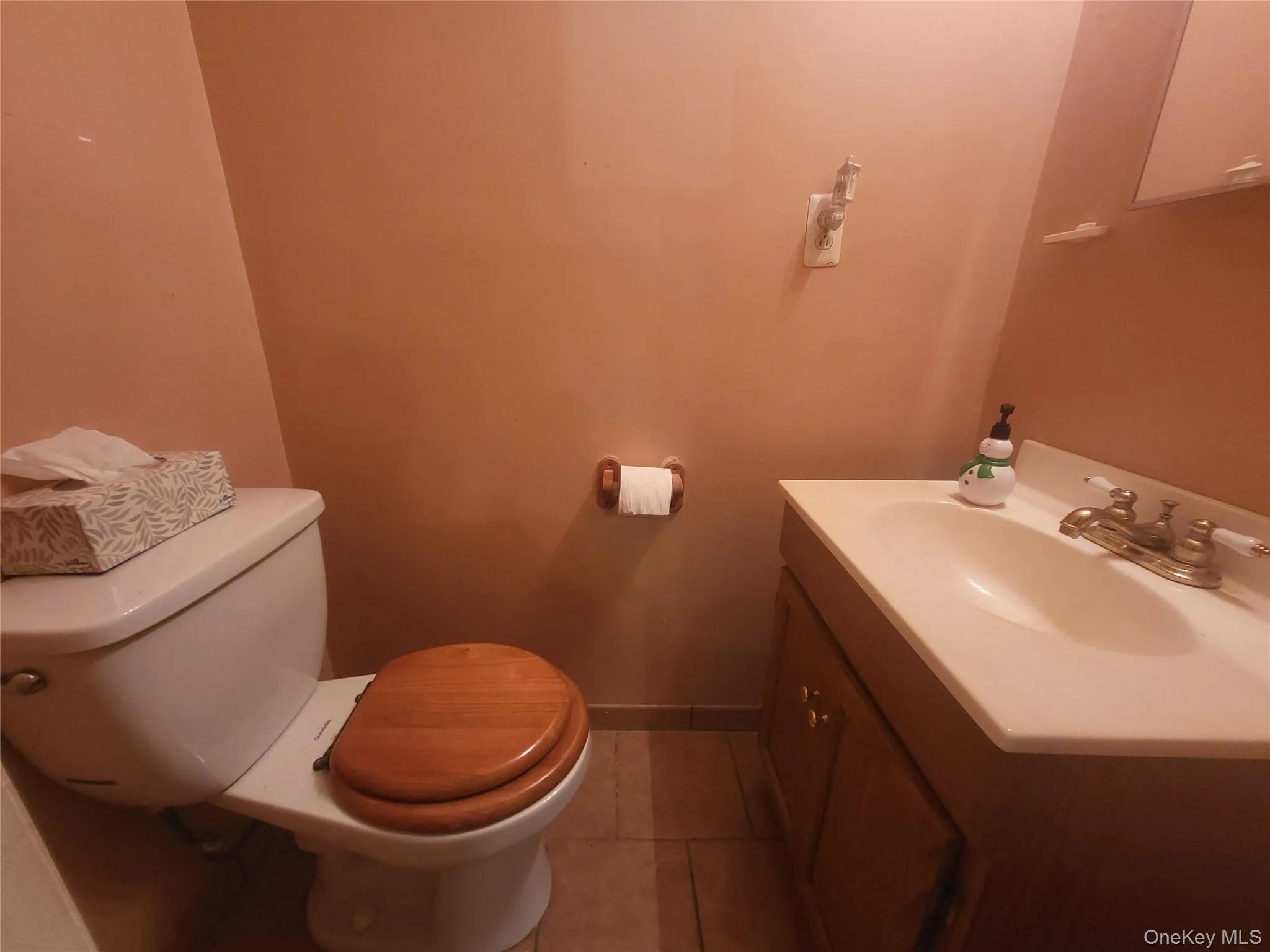 Downstairs half bath Downstairs half bath