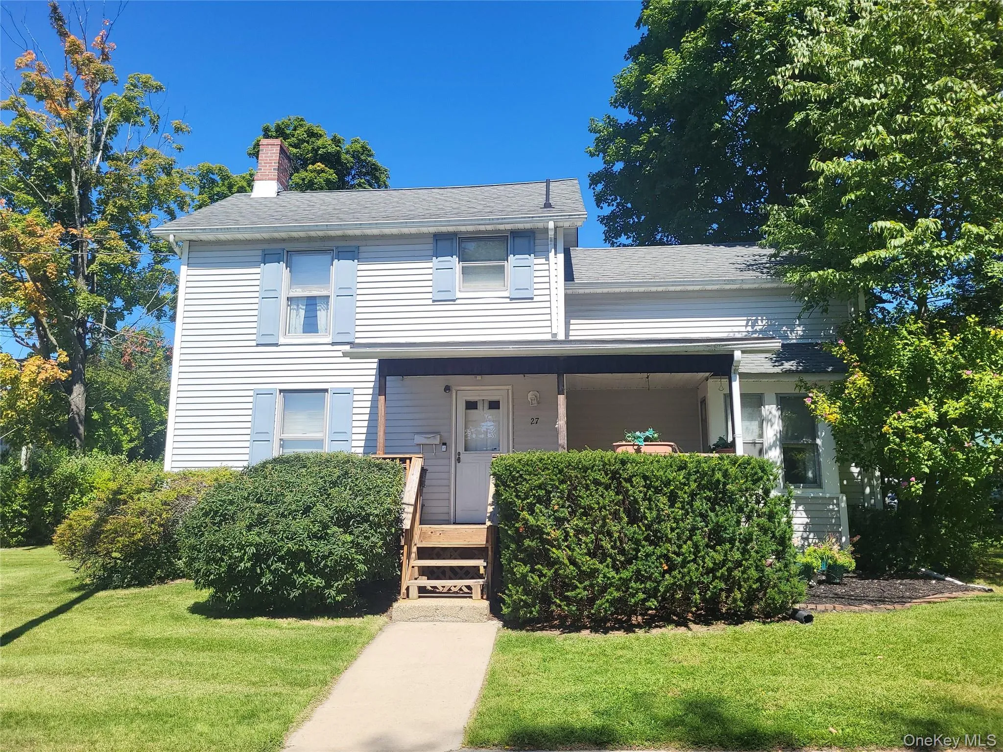 Front view with mature landscaping. Front view with mature landscaping.