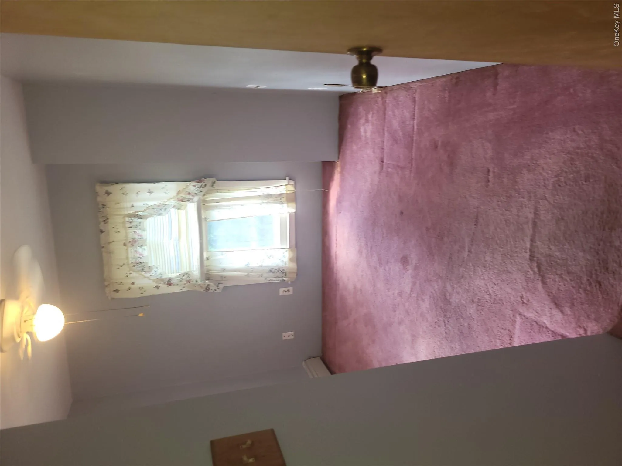 Second bedroom can fit a queen size bed Second bedroom can fit a queen size bed