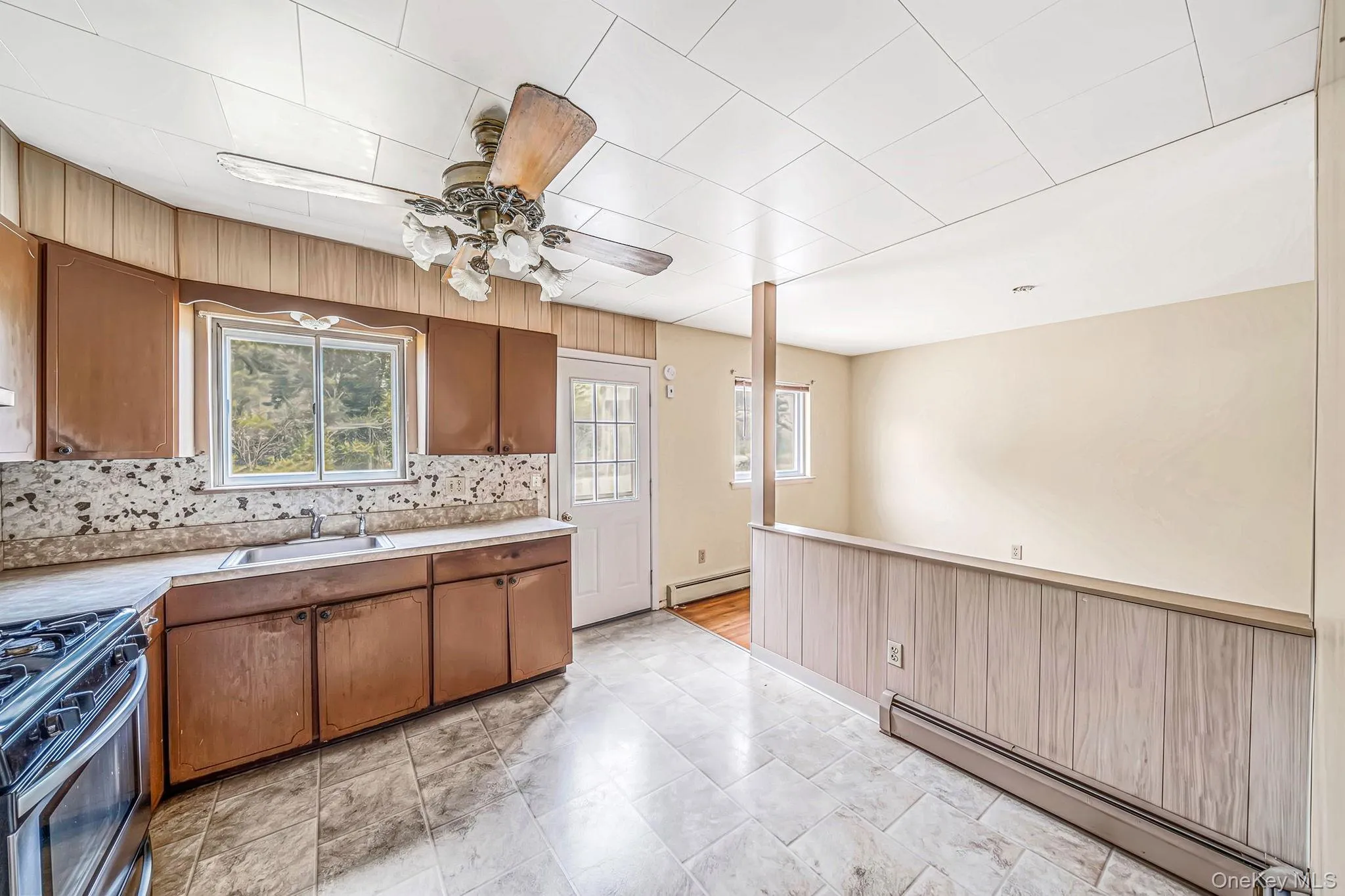575 Freeman Avenue, Islip, NY, 4 Bedrooms Bedrooms, 8 Rooms Rooms,1 BathroomBathrooms,Residential,For Rent,Freeman,0,1050007 575 Freeman Avenue, Islip, NY, 4 Bedrooms Bedrooms, 8 Rooms Rooms,1 BathroomBathrooms,Residential,For Rent,Freeman,0,1050007