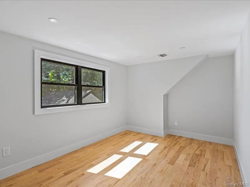 6 Slocum Avenue, North Hempstead, NY, 4 Bedrooms Bedrooms, 10 Rooms Rooms,2 BathroomsBathrooms,Residential,For Rent,Slocum,0,1050014 6 Slocum Avenue, North Hempstead, NY, 4 Bedrooms Bedrooms, 10 Rooms Rooms,2 BathroomsBathrooms,Residential,For Rent,Slocum,0,1050014
