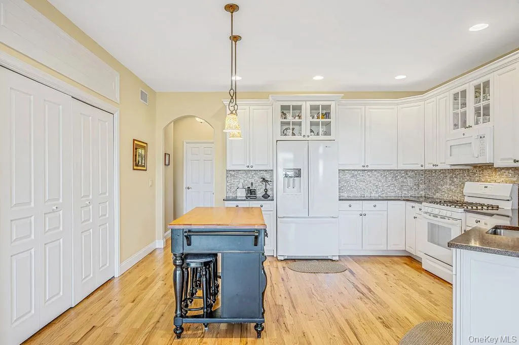 38 Tyler Drive, Riverhead, NY, 3 Bedrooms Bedrooms, 6 Rooms Rooms,2 BathroomsBathrooms,Residential,For Rent,Tyler,0,1050019 38 Tyler Drive, Riverhead, NY, 3 Bedrooms Bedrooms, 6 Rooms Rooms,2 BathroomsBathrooms,Residential,For Rent,Tyler,0,1050019