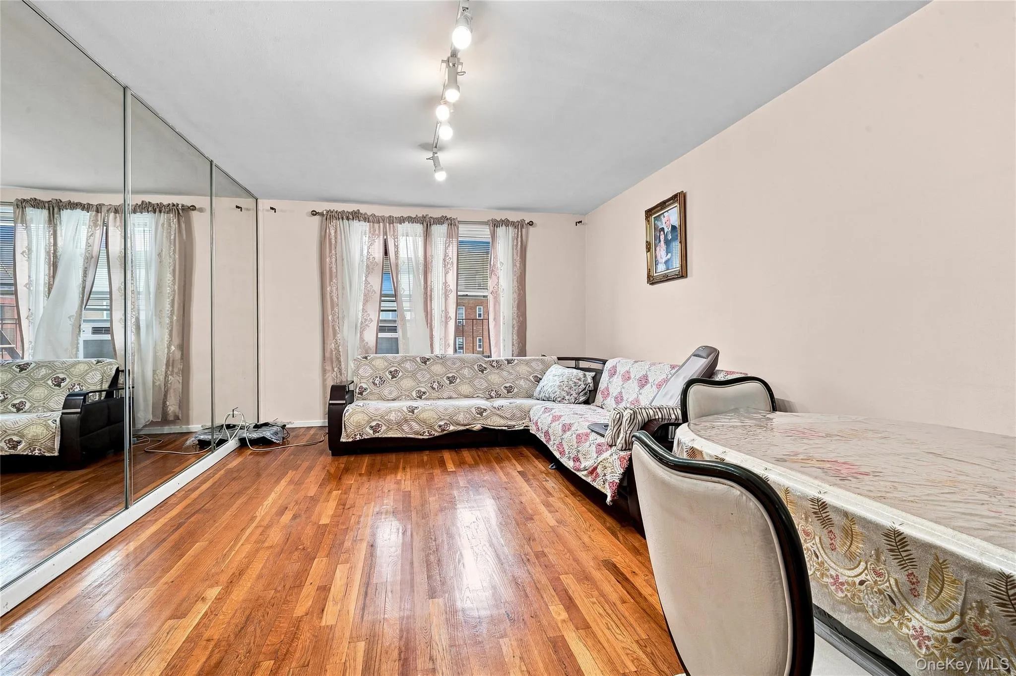 74-45 Yellowstone Boulevard, New York, NY, 2 Bedrooms Bedrooms, 7 Rooms Rooms,1 BathroomBathrooms,Residential,For Rent,Yellowstone,0,1050020 74-45 Yellowstone Boulevard, New York, NY, 2 Bedrooms Bedrooms, 7 Rooms Rooms,1 BathroomBathrooms,Residential,For Rent,Yellowstone,0,1050020