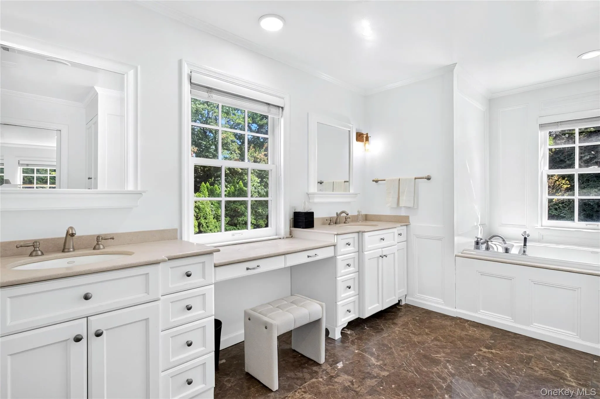 602 Park Avenue, North Hempstead, NY, 4 Bedrooms Bedrooms, 9 Rooms Rooms,3 BathroomsBathrooms,Residential,For Rent,Park,0,1050021 602 Park Avenue, North Hempstead, NY, 4 Bedrooms Bedrooms, 9 Rooms Rooms,3 BathroomsBathrooms,Residential,For Rent,Park,0,1050021
