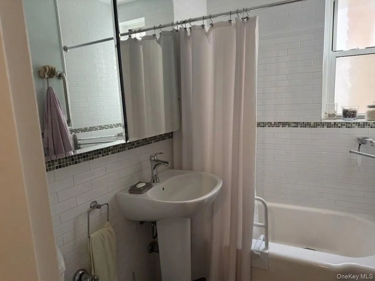 74-45 Yellowstone Boulevard, New York, NY, 1 Bedroom Bedrooms, 5 Rooms Rooms,1 BathroomBathrooms,Residential,For Rent,Yellowstone,0,1050024 74-45 Yellowstone Boulevard, New York, NY, 1 Bedroom Bedrooms, 5 Rooms Rooms,1 BathroomBathrooms,Residential,For Rent,Yellowstone,0,1050024