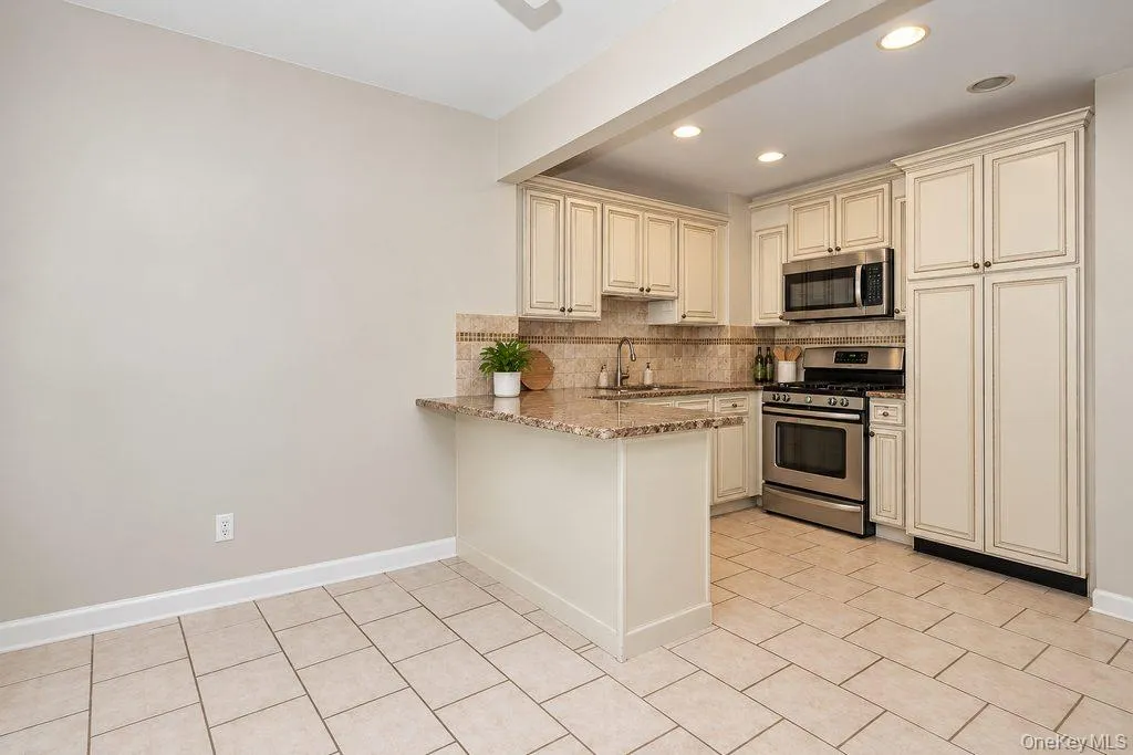 8 Curry Road, Greenburgh, NY, 3 Bedrooms Bedrooms, 6 Rooms Rooms,2 BathroomsBathrooms,Residential,For Rent,Curry,0,1050026 8 Curry Road, Greenburgh, NY, 3 Bedrooms Bedrooms, 6 Rooms Rooms,2 BathroomsBathrooms,Residential,For Rent,Curry,0,1050026