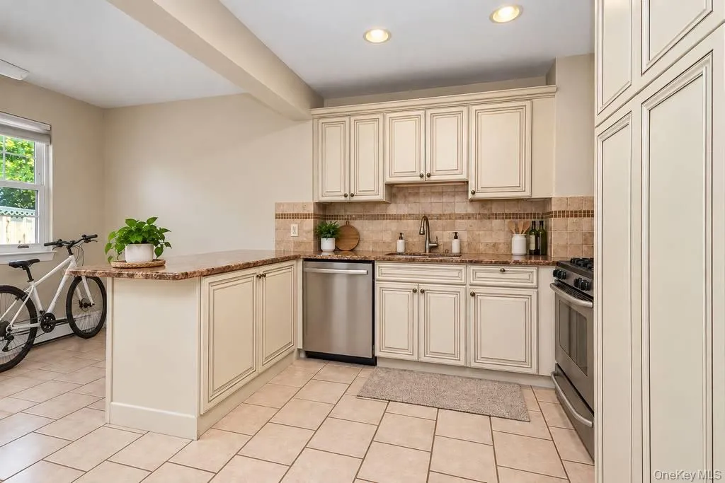 8 Curry Road, Greenburgh, NY, 3 Bedrooms Bedrooms, 6 Rooms Rooms,2 BathroomsBathrooms,Residential,For Rent,Curry,0,1050026 8 Curry Road, Greenburgh, NY, 3 Bedrooms Bedrooms, 6 Rooms Rooms,2 BathroomsBathrooms,Residential,For Rent,Curry,0,1050026