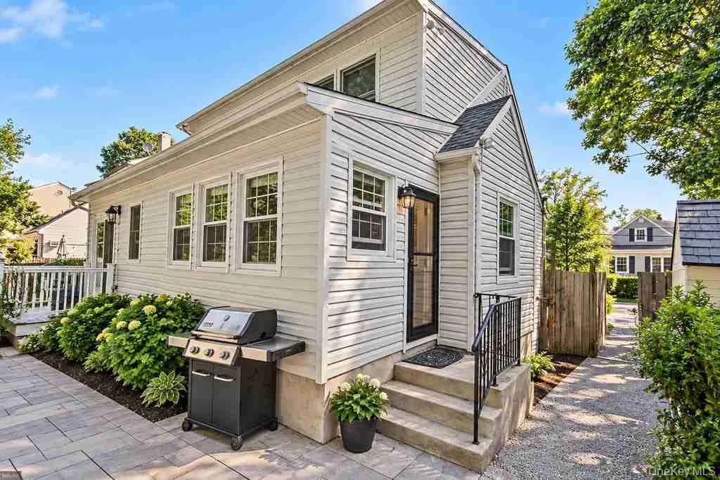 8 Curry Road, Greenburgh, NY, 3 Bedrooms Bedrooms, 6 Rooms Rooms,2 BathroomsBathrooms,Residential,For Rent,Curry,0,1050026 8 Curry Road, Greenburgh, NY, 3 Bedrooms Bedrooms, 6 Rooms Rooms,2 BathroomsBathrooms,Residential,For Rent,Curry,0,1050026
