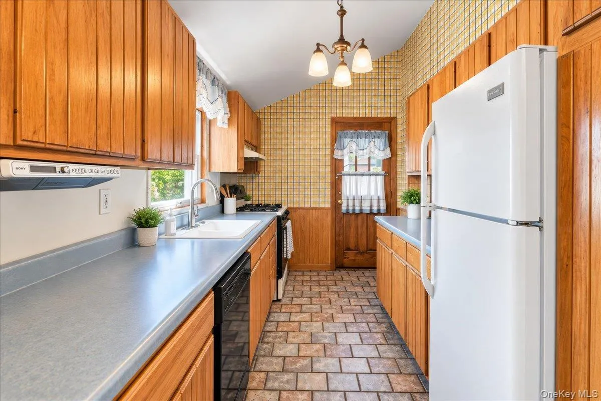 86B Edgewater Park, New York, NY, 3 Bedrooms Bedrooms, 5 Rooms Rooms,1 BathroomBathrooms,Residential,For Rent,Edgewater Park,0,1050027 86B Edgewater Park, New York, NY, 3 Bedrooms Bedrooms, 5 Rooms Rooms,1 BathroomBathrooms,Residential,For Rent,Edgewater Park,0,1050027