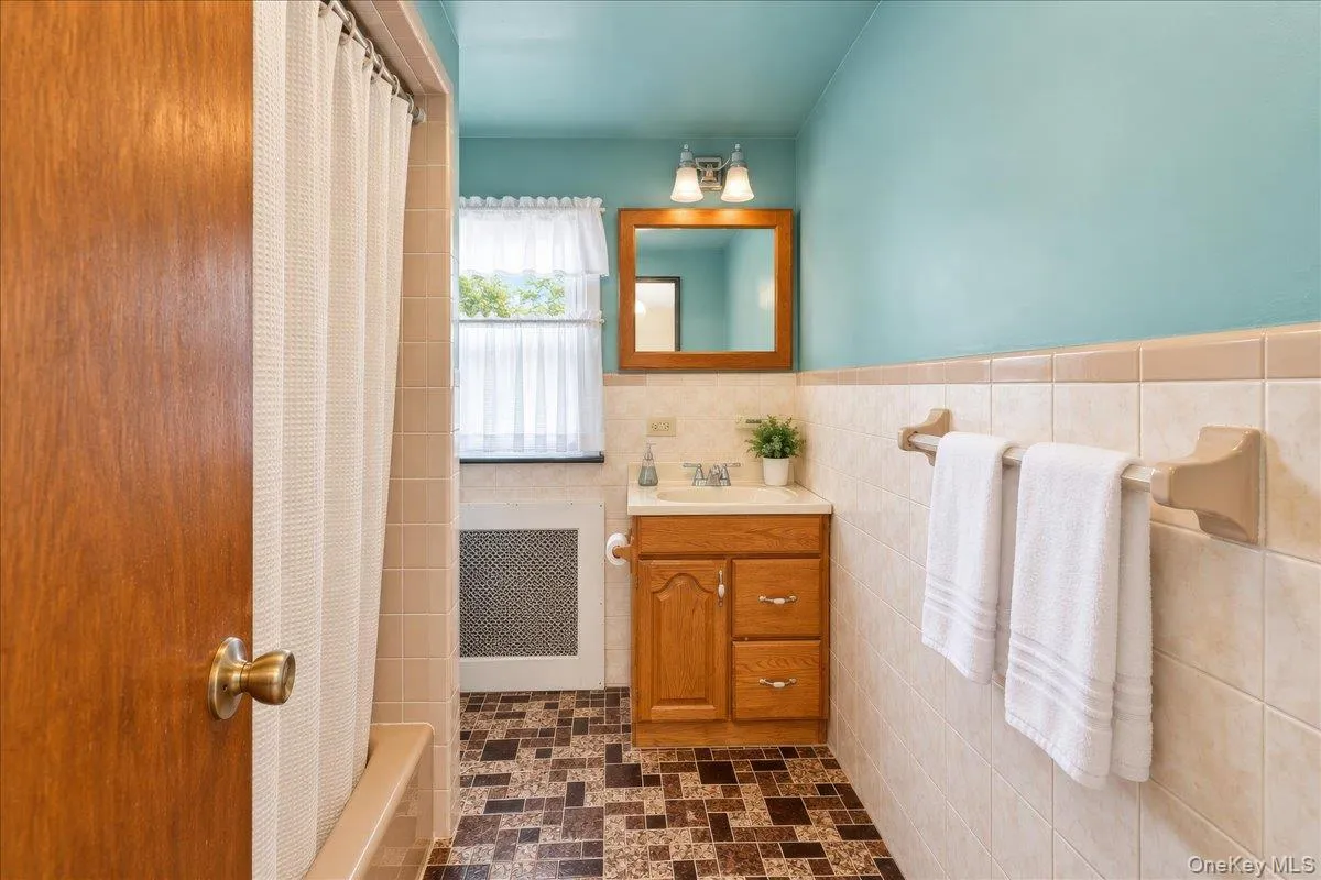 86B Edgewater Park, New York, NY, 3 Bedrooms Bedrooms, 5 Rooms Rooms,1 BathroomBathrooms,Residential,For Rent,Edgewater Park,0,1050027 86B Edgewater Park, New York, NY, 3 Bedrooms Bedrooms, 5 Rooms Rooms,1 BathroomBathrooms,Residential,For Rent,Edgewater Park,0,1050027