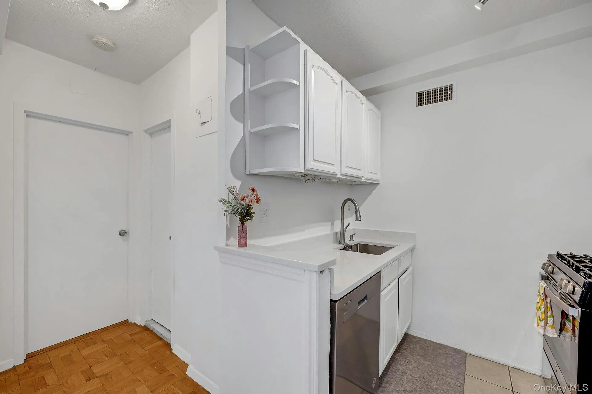 2400 Johnson Avenue, New York, NY, 1 Bedroom Bedrooms, 3 Rooms Rooms,1 BathroomBathrooms,Residential,For Rent,Johnson,0,1050038 2400 Johnson Avenue, New York, NY, 1 Bedroom Bedrooms, 3 Rooms Rooms,1 BathroomBathrooms,Residential,For Rent,Johnson,0,1050038