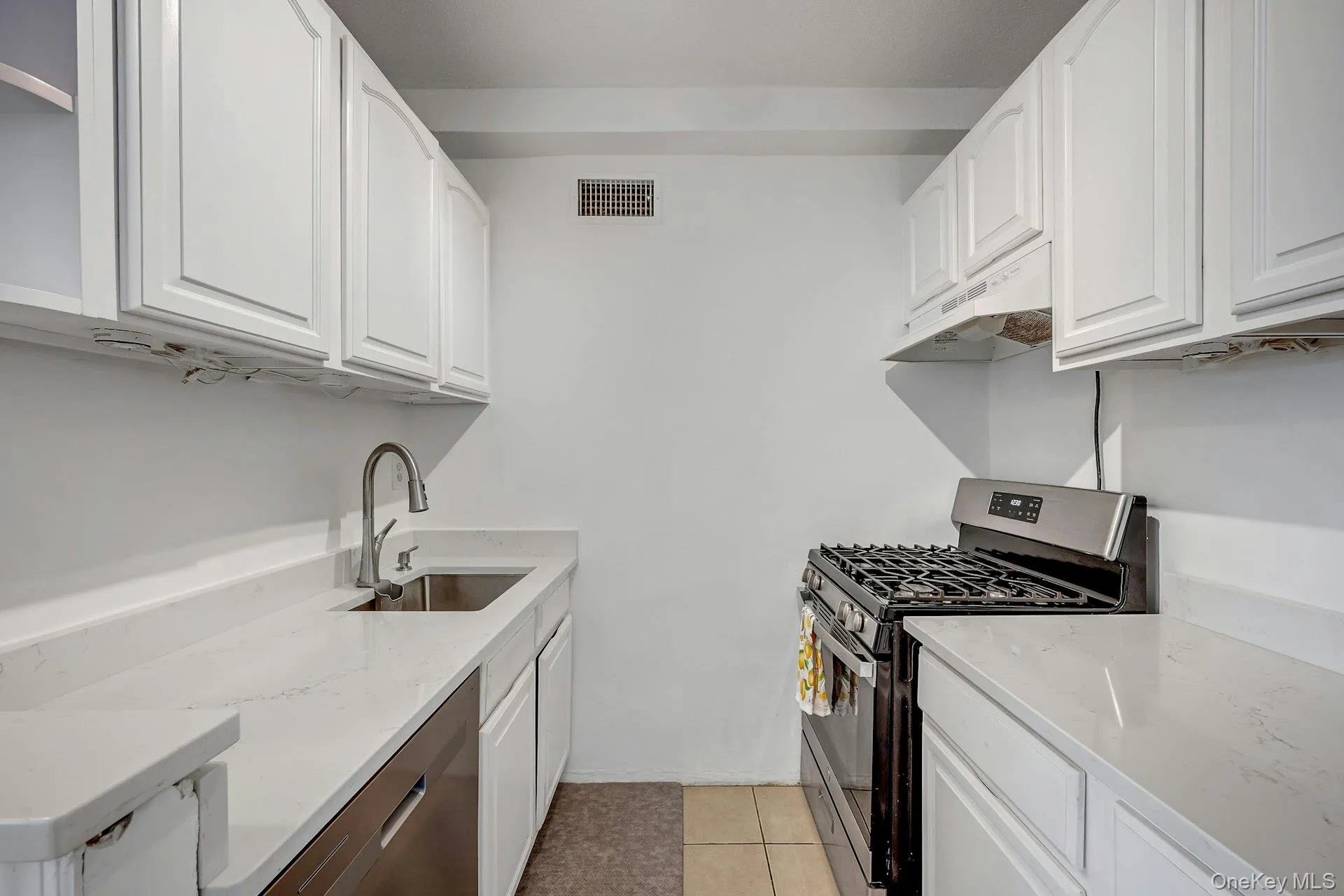 2400 Johnson Avenue, New York, NY, 1 Bedroom Bedrooms, 3 Rooms Rooms,1 BathroomBathrooms,Residential,For Rent,Johnson,0,1050038 2400 Johnson Avenue, New York, NY, 1 Bedroom Bedrooms, 3 Rooms Rooms,1 BathroomBathrooms,Residential,For Rent,Johnson,0,1050038
