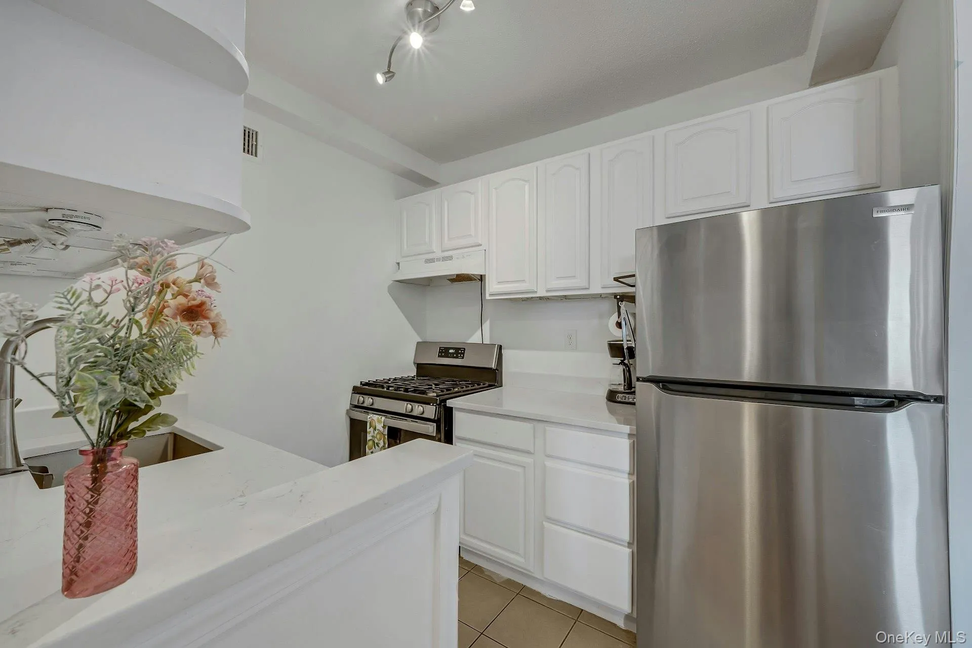 2400 Johnson Avenue, New York, NY, 1 Bedroom Bedrooms, 3 Rooms Rooms,1 BathroomBathrooms,Residential,For Rent,Johnson,0,1050038 2400 Johnson Avenue, New York, NY, 1 Bedroom Bedrooms, 3 Rooms Rooms,1 BathroomBathrooms,Residential,For Rent,Johnson,0,1050038